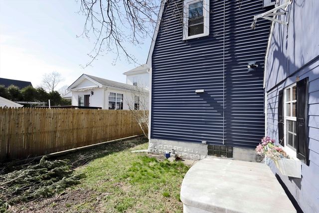 59 Bridge St, Fairhaven, MA 02719