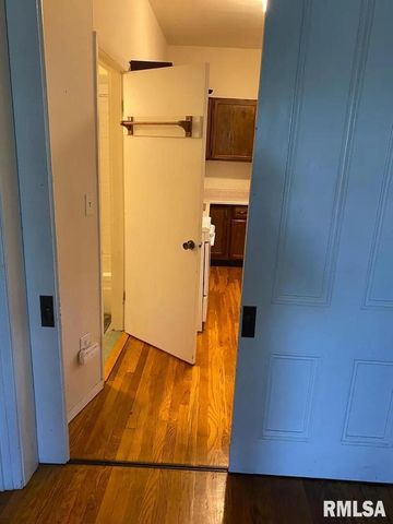 415 E 7TH Street, Davenport, IA 52803