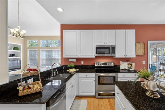 533 Pointe Of Oaks Road, Summerville, SC 29485