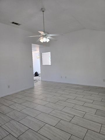 1013 1/2 S Catherine Street, Terrell, TX 75160