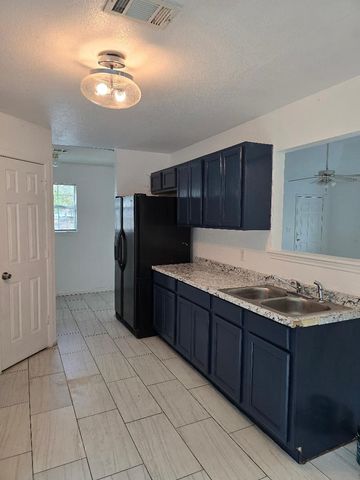 1013 1/2 S Catherine Street, Terrell, TX 75160