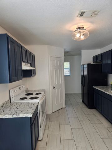 1013 1/2 S Catherine Street, Terrell, TX 75160