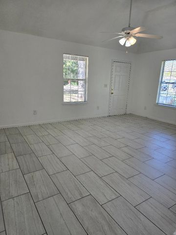 1013 1/2 S Catherine Street, Terrell, TX 75160