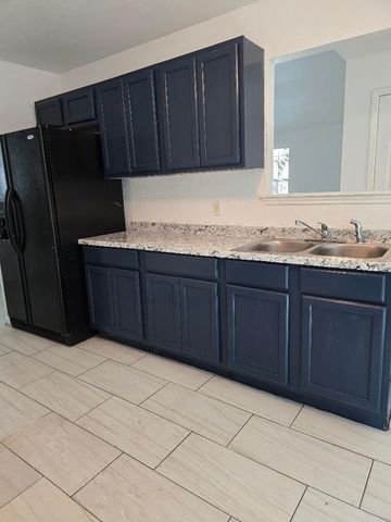 1013 1/2 S Catherine Street, Terrell, TX 75160