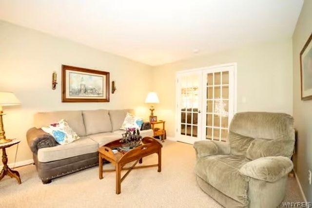 55 Chancellor Lane, West Seneca, NY 14224