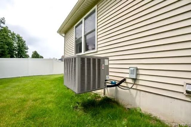 55 Chancellor Lane, West Seneca, NY 14224