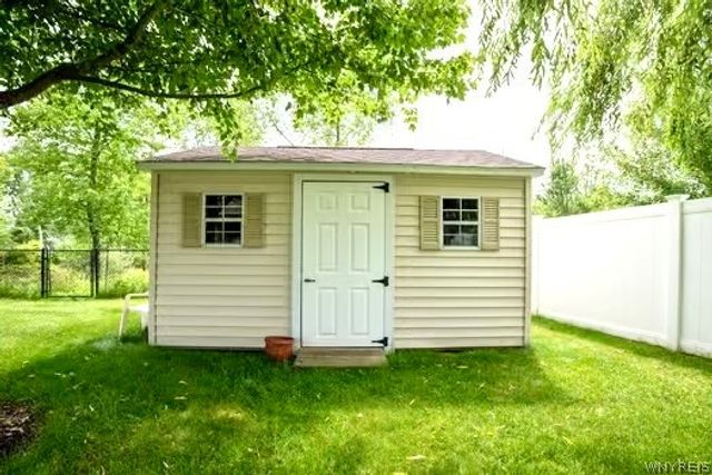 55 Chancellor Lane, West Seneca, NY 14224