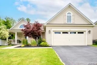 55 Chancellor Lane, West Seneca, NY 14224