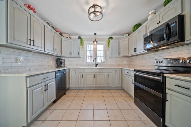 7 Lincoln Lane, Chester, NH 03036