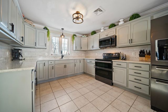 7 Lincoln Lane, Chester, NH 03036