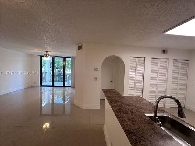 10131 W Sunrise Boulevard 204, Plantation, FL 33322