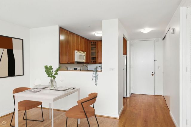 720 W Gordon Terrace 16E, Chicago, IL 60613