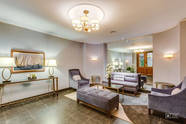 720 W Gordon Terrace 16E, Chicago, IL 60613