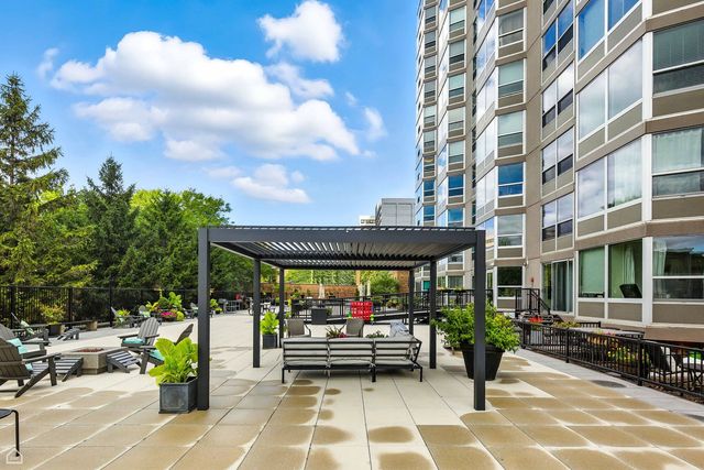 720 W Gordon Terrace 16E, Chicago, IL 60613