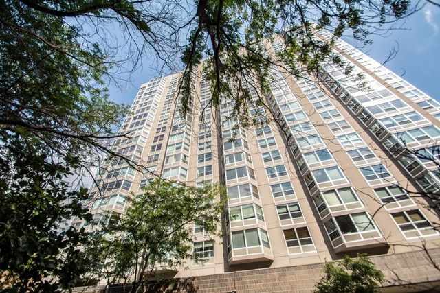 720 W Gordon Terrace 16E, Chicago, IL 60613
