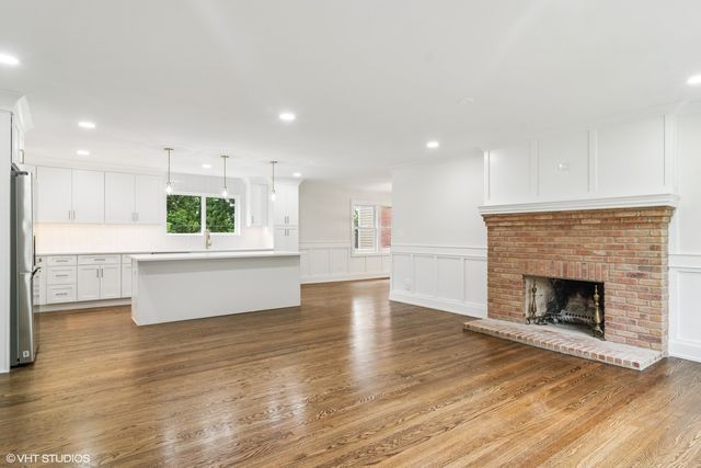 953 Oxford Road, Glen Ellyn, IL 60137