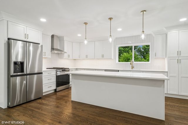 953 Oxford Road, Glen Ellyn, IL 60137