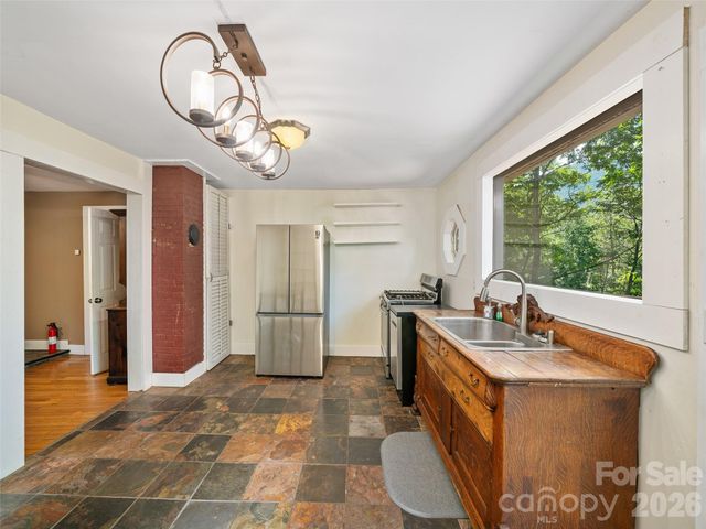 1896 State Hwy 80 S None, Burnsville, NC 28714