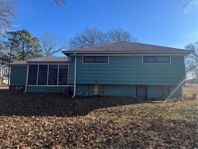 11418 Orchard Road, Kansas City, MO 64134