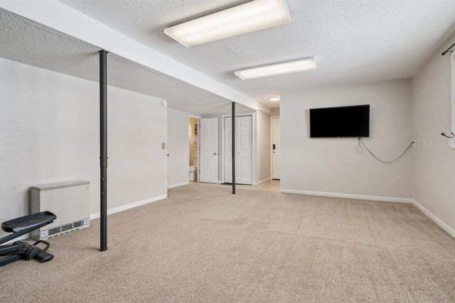 3824 Monterey Drive, Waterloo, IA 50701