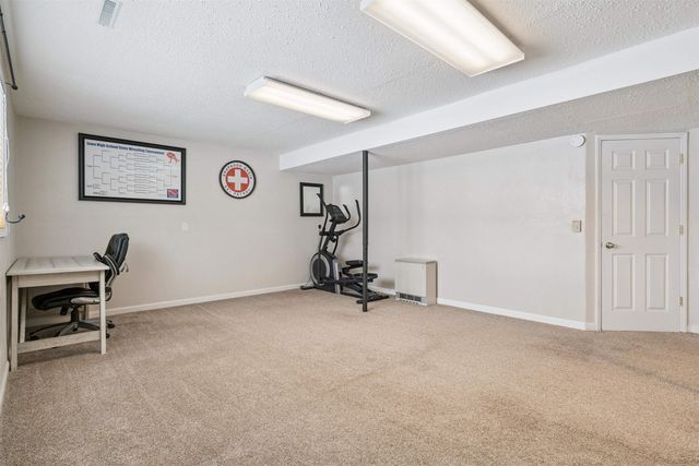 3824 Monterey Drive, Waterloo, IA 50701