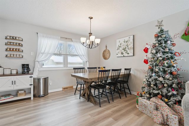 3824 Monterey Drive, Waterloo, IA 50701