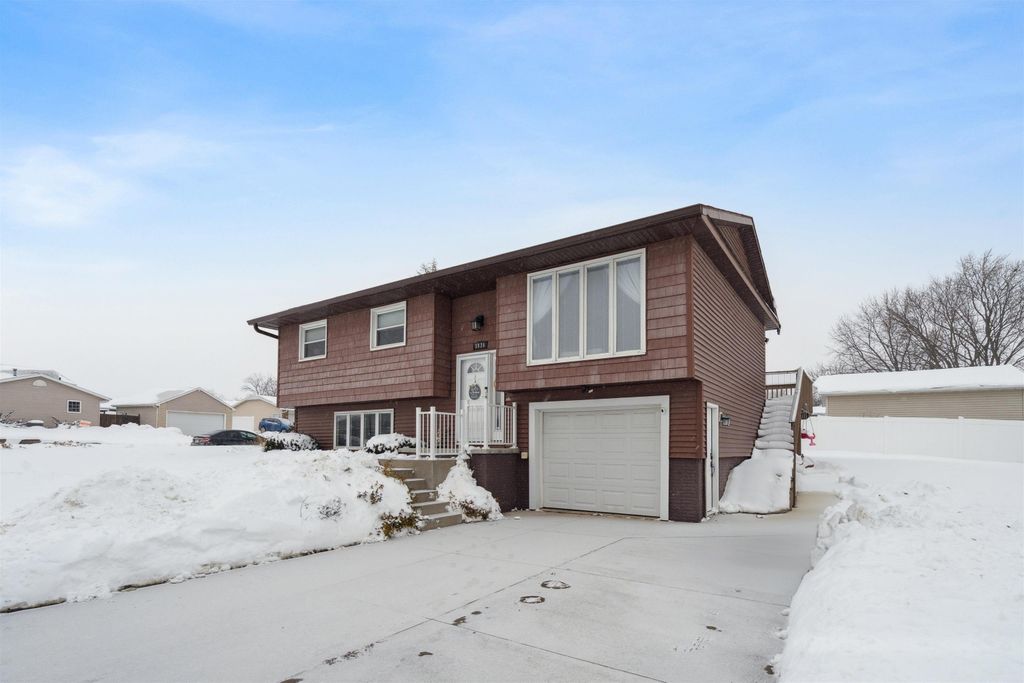 3824 Monterey Drive, Waterloo, IA 50701