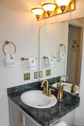 45411 N Stonewood Road, Canton, MI 48187