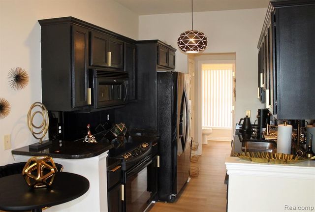 45411 N Stonewood Road, Canton, MI 48187