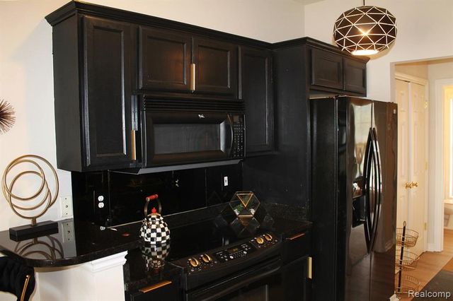 45411 N Stonewood Road, Canton, MI 48187