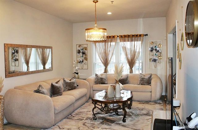 45411 N Stonewood Road, Canton, MI 48187