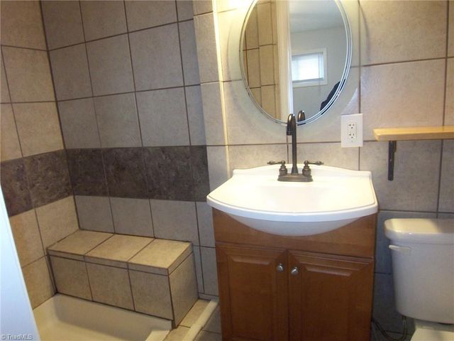 2533 E Woodlyn Way, Greensboro, NC 27407