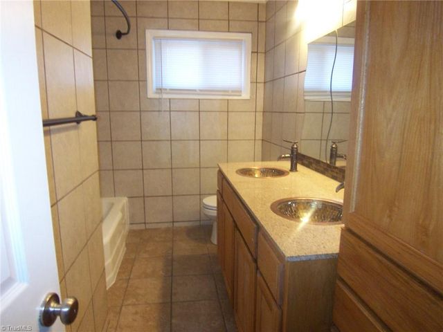 2533 E Woodlyn Way, Greensboro, NC 27407