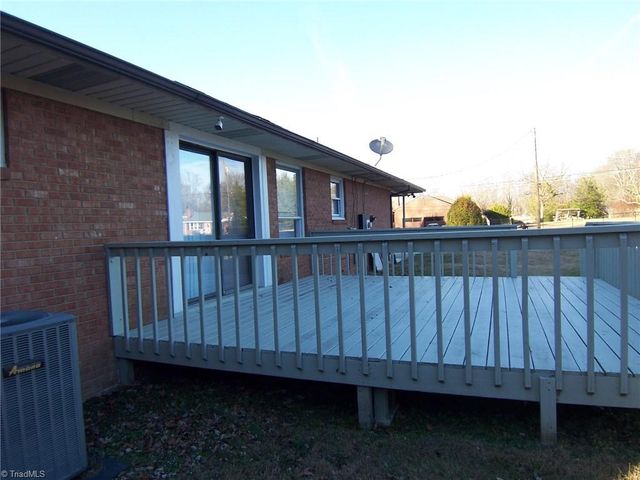 2533 E Woodlyn Way, Greensboro, NC 27407