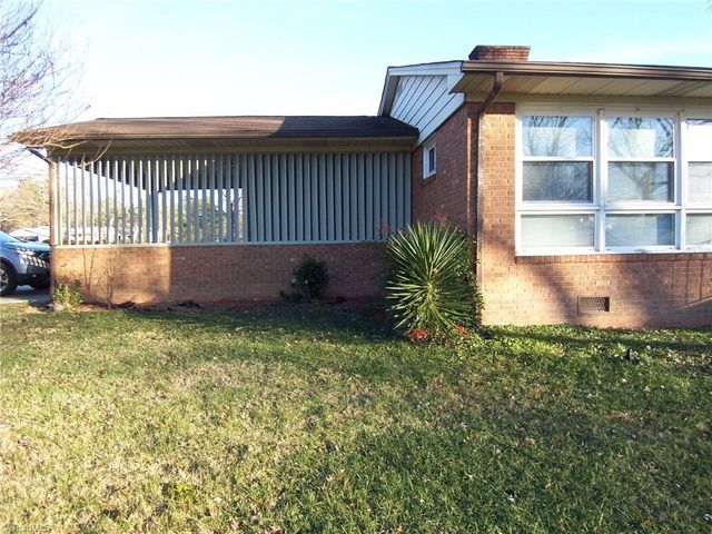 2533 E Woodlyn Way, Greensboro, NC 27407