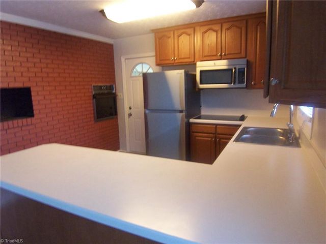 2533 E Woodlyn Way, Greensboro, NC 27407