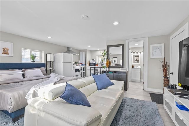 7061 South Valley View Boulevard, Las Vegas, NV 89118