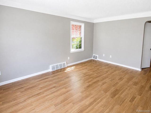 15711 Birwood Street, Detroit, MI 48238