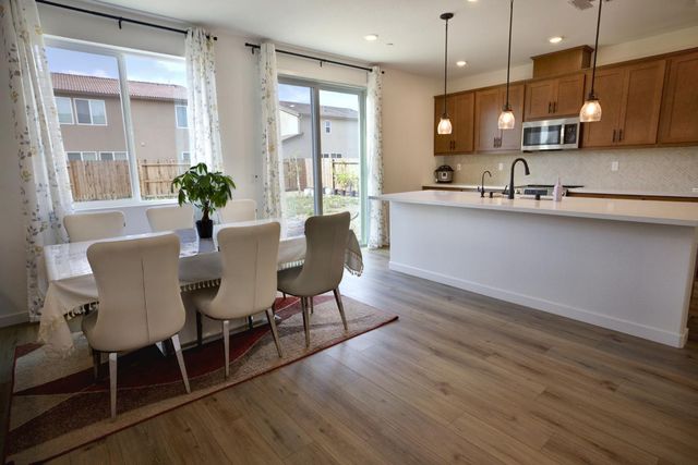 3276 Oak Trail Dr, Manteca, CA 95337