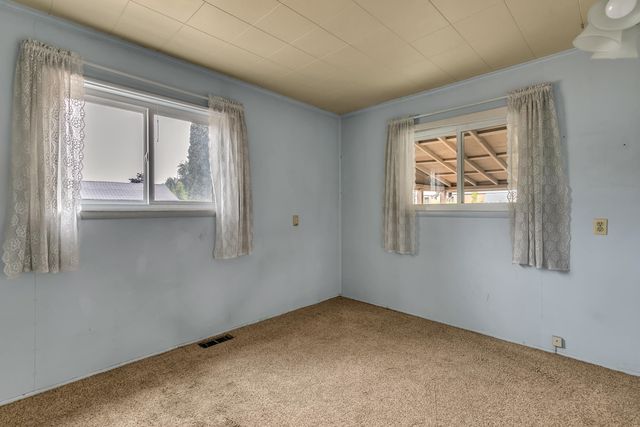 1048 W Harbeck Road, Grants Pass, OR 97527