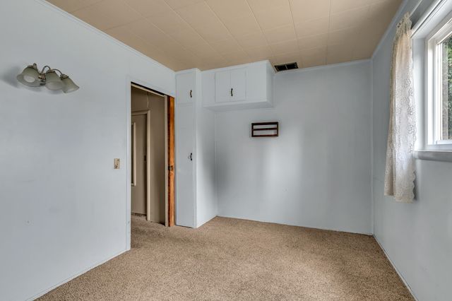 1048 W Harbeck Road, Grants Pass, OR 97527
