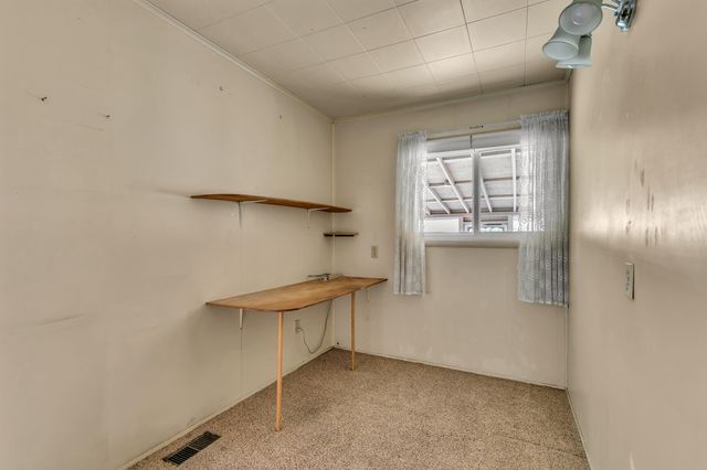 1048 W Harbeck Road, Grants Pass, OR 97527