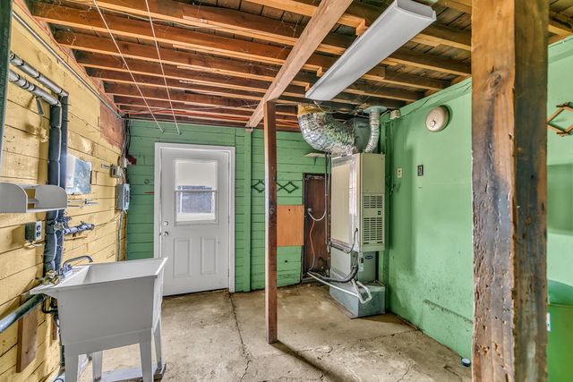 1048 W Harbeck Road, Grants Pass, OR 97527