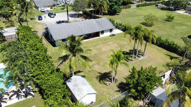 28242 SW 163rd Court, Homestead, FL 33033