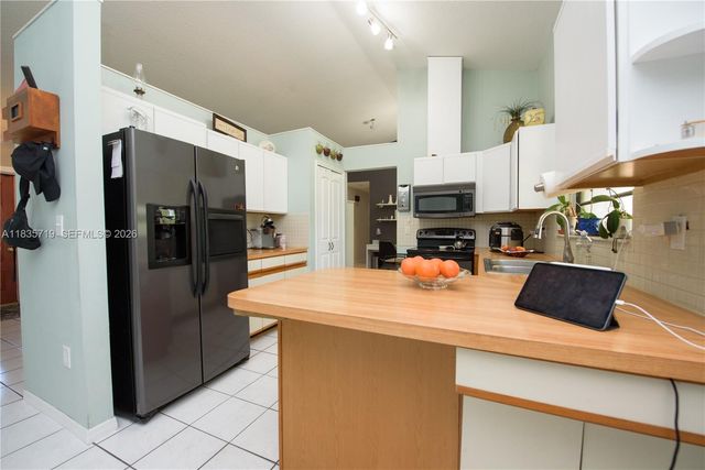 28242 SW 163rd Court, Homestead, FL 33033