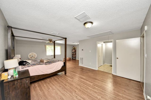 7450 Lakewood Drive, Houston, TX 77016