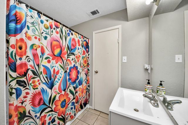 7450 Lakewood Drive, Houston, TX 77016