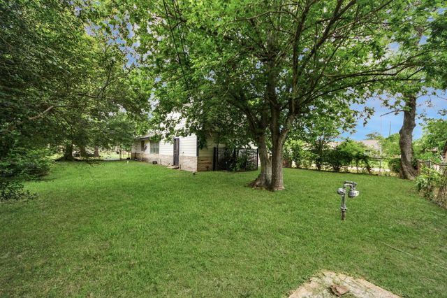 7450 Lakewood Drive, Houston, TX 77016