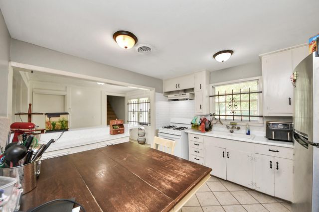 7450 Lakewood Drive, Houston, TX 77016