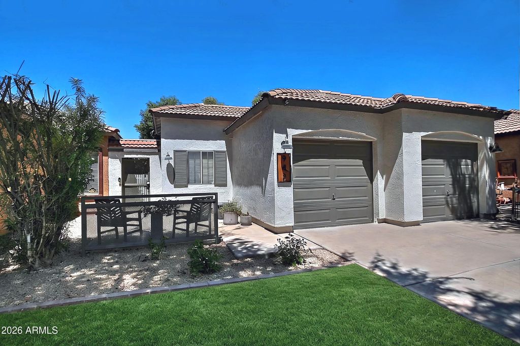 948 S BANNING Street, Gilbert, AZ 85296 — exterior